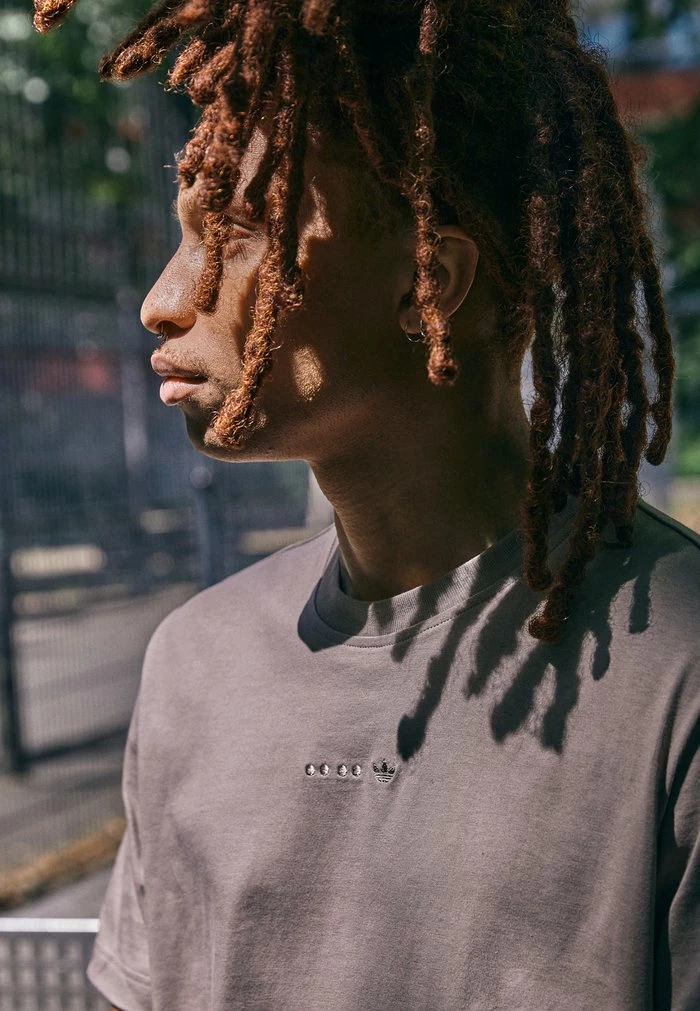 Adidas Originals ESS - Basic T-shirt - Chalky Brown 3 Adidas Originals ESS - Basic T-shirt - Chalky Brown - Image 3