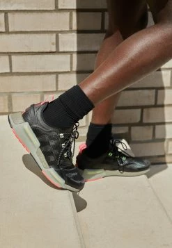 Adidas Originals NMD V3 - Trainers - Core Black/core Black/signal Green -Adidas Originals Shop d9bbb23d623e47ddb727f2878de6f39a