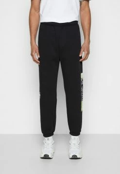 Adidas Originals ORIGINALS - Tracksuit Bottoms - Black -Adidas Originals Shop da73937e67d24f1f87b0120ab5cdba1b