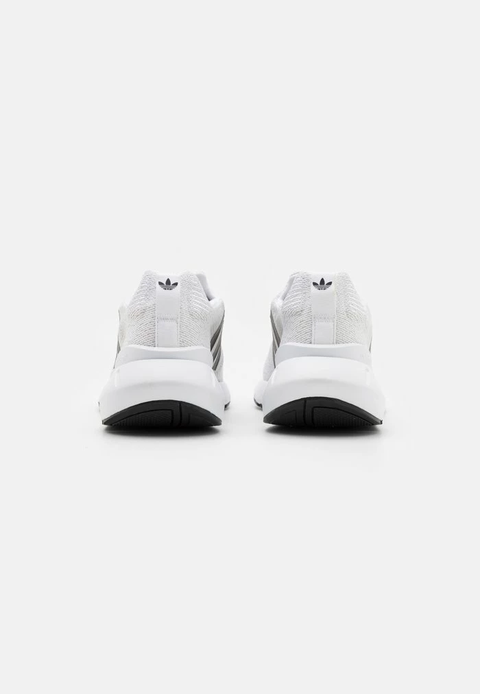 Adidas Originals SWIFT RUN 22 UNISEX - Trainers - Footwear White/core Black/grey One 3 Adidas Originals SWIFT RUN 22 UNISEX - Trainers - Footwear White/core Black/grey One - Image 3