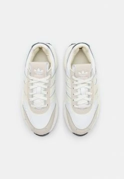 Adidas Originals RETROPY P9 UNISEX - Trainers - Footwear White/off White/alumina -Adidas Originals Shop dea5149dcd824c8eae508e4c37816a66