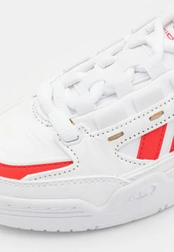Adidas Originals ADI2000 UNISEX - Trainers - Footwear White/vivid Red -Adidas Originals Shop e1a3053d40bc4203be262bfca12daa6f