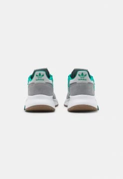 Adidas Originals RETROPY F2 UNISEX - Trainers - Green -Adidas Originals Shop e1f2964b192a4d57883fe08ccb1015a0