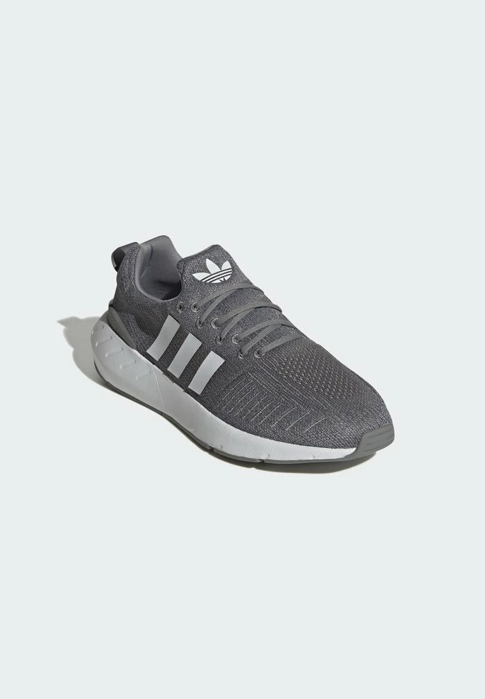 Adidas Originals SWIFT RUN 22 UNISEX - Trainers - Grey 2 Adidas Originals SWIFT RUN 22 UNISEX - Trainers - Grey - Image 2