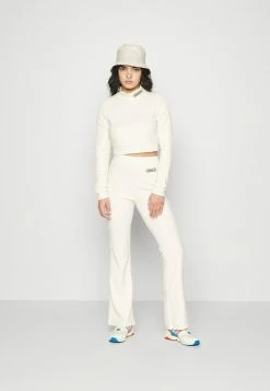 Adidas Originals CROPPED - Long Sleeved Top - White -Adidas Originals Shop e94e31a9fd28463eada00f980f0cc54e