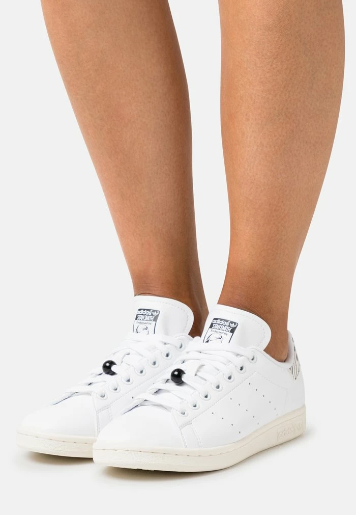 Adidas Originals STAN SMITH - Trainers - White/off White/core Black 1 Adidas Originals STAN SMITH - Trainers - White/off White/core Black