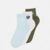 Adidas Originals MID ANKLE 3 PACK UNISEX - Socks - White/almost Blue/focus Olive