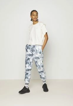 Adidas Originals ADICOLOR - Basic T-shirt - Beige -Adidas Originals Shop efc94ace08c14e2498a2aae7a17670f7