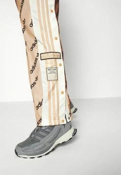 Adidas Originals BREAK - Tracksuit Bottoms - Halo Blush -Adidas Originals Shop f0fc92c1970b43caab5362d5430c0638