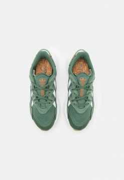 Adidas Originals OZWEEGO UNISEX - Trainers - Green Oxide/white 13 Adidas Originals OZWEEGO UNISEX - Trainers - Green Oxide/white -Adidas Originals Shop f337aa370b9c484ca3904e30f59bf081