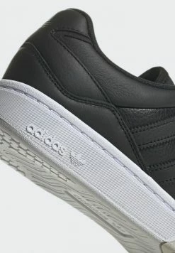 Adidas Originals COURTIC - Trainers - Black