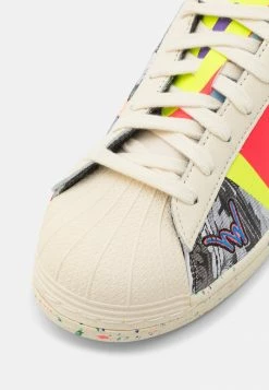 Adidas Originals SUPERSTAR PRIDE UNISEX - Trainers - White -Adidas Originals Shop f4ad0f4a7a204803a25805c6791dd0ef