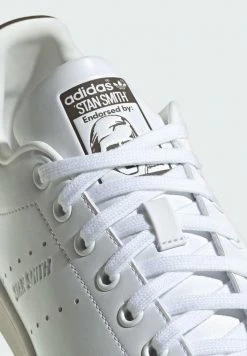 Adidas Originals STAN SMITH UNISEX - Trainers - White -Adidas Originals Shop f7915f5ec34142f0af6ee187e3f9a311