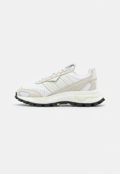 Adidas Originals RETROPY P9 UNISEX - Trainers - Footwear White/off White/alumina