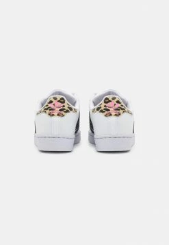 Adidas Originals SUPERSTAR UNISEX - Trainers - Footwear White/core Black/blue 8 Adidas Originals SUPERSTAR UNISEX - Trainers - Footwear White/core Black/blue -Adidas Originals Shop fb741bc52a914a5b83d8c9cc2d1997d5