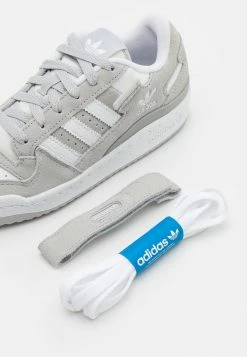 Adidas Originals FORUM LOW UNISEX - Trainers - White -Adidas Originals Shop fe0f3cb401bd4a71ace7a47201093ee5