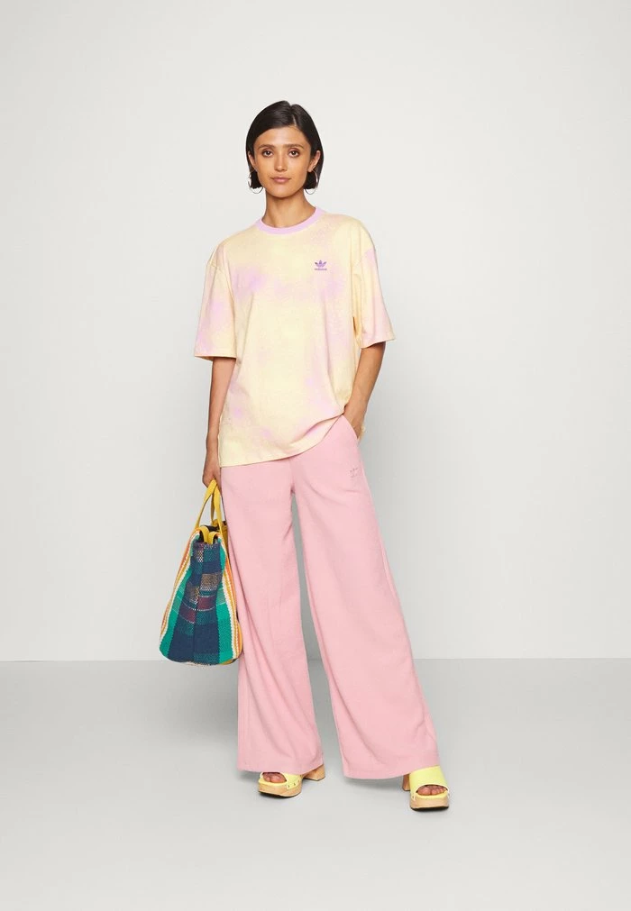 Adidas Originals TEE - Print T-shirt - Bliss Lilac/almost Yellow 2 Adidas Originals TEE - Print T-shirt - Bliss Lilac/almost Yellow - Image 2